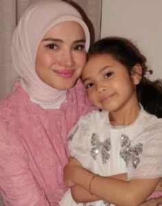 ‘Saya Wanita Paling Bahagia Dengan Fatima Di Sisi’ – Nur Fazura Balas Komen Peminat