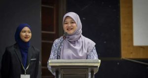 Cikgu mana yang bodek kaw sangat tu? Nak naik pangkat cepat ke? – Netizen