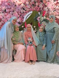 [12 GAMBAR & 2 VIDEO] Abby Abadi Teruja, Anak Sulung Bertunang Dengan Gadis Singapura Pilihan Hati