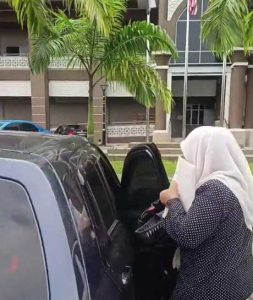 [5 VIDEO] Isteri Didakwa Ada 2 Suami Serentak, Siap Skandal Dengan Staf Pejabat Agama – Pendedahan Suami Buat Ramai Terkedu
