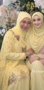 “Ramai Tak Perasan Tapi Rupanya Ada Adik Perempuan Syed Saddiq Di Majlis Tunang Bella!” Siapa Sebenarnya Wanita Yang Duduk Sepentas Itu?