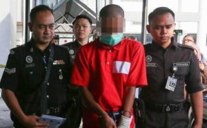 Fuh, Puas Hati Tengok Kaki Diikat! Suspek Pukul Isteri Hamil Tiba Di Mahkamah, Wajahnya Buat Ramai Berang