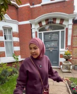 “Fuhh, Mewah Betul!” Bonda Rozita Beli Rumah Di London Usia 61 Tahun, Siap Ada 7 Bilik Dan Laman Luas Buat Ramai Ternganga