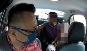 Video Bukti Isteri Dipukul Dalam Kereta! Gara-Gara Tambang RM7, Pemandu Grab Buat Tindakan Tak Disangka Hingga Ramai Beri Tepukan