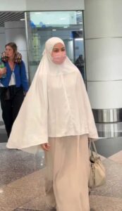 “Fuhh… Rezeki Tak Disangka Baru Tiba KLIA, Lisa Surihani Umum Berita Ini Dengan Suami Depan Semua! Anak-Anak Pun Tak Tahan Sebak”