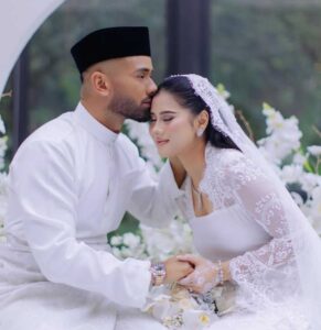 Netizen Mula Tak Sedap Hati, Bella Hanna Datang Sendirian Ke Pejabat Agama Sambil Pegang Dokumen